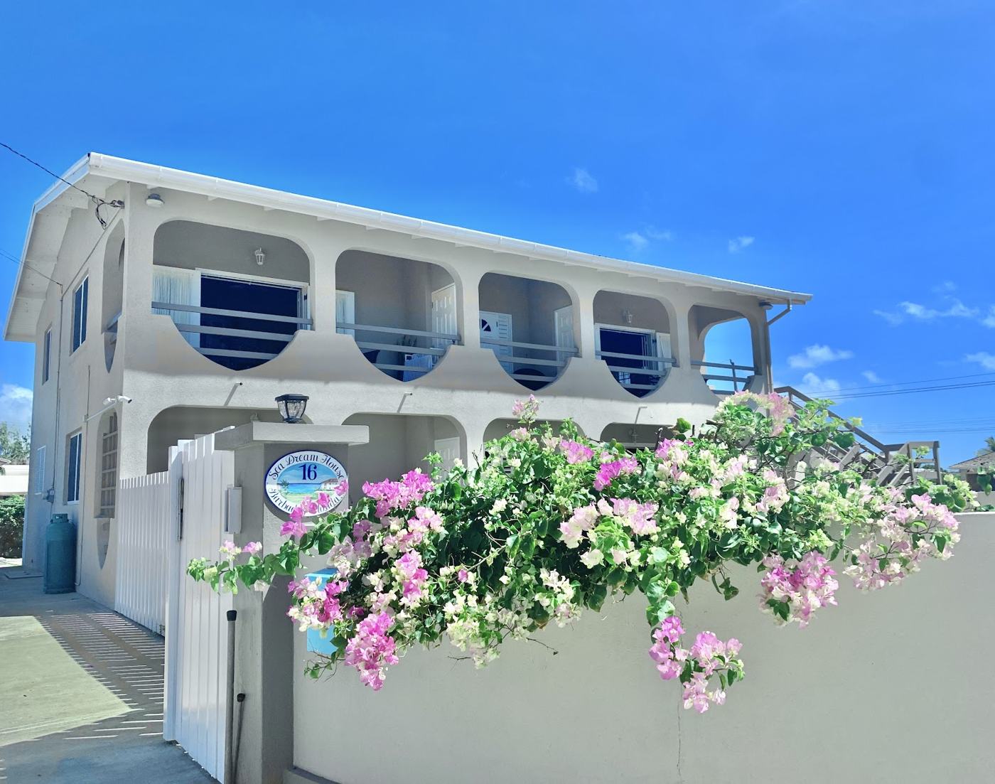 Storefront of Sea Dream House